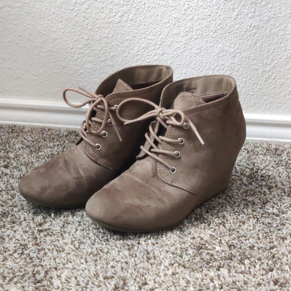 Booties (Heel) - Picture 2 of 3